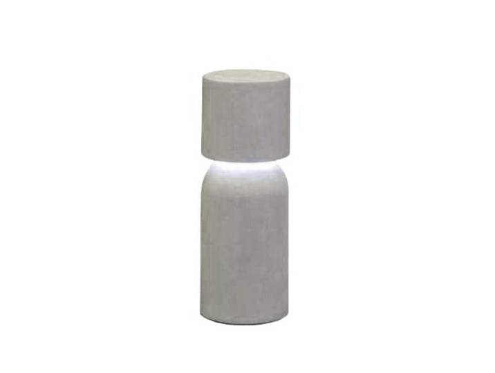 LUCEPLAN lampadaire pour l'extérieur NUI (Version A - Ciment et PMMA)