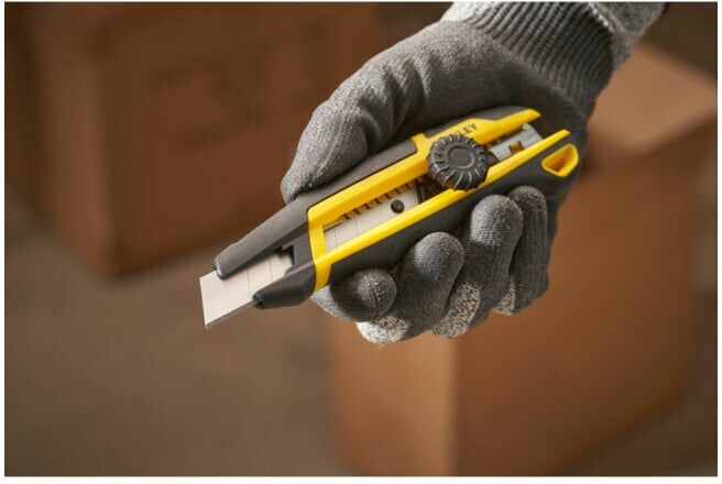 Cutter Stanley 18mm avec molette de blocage (STHT10500-0)