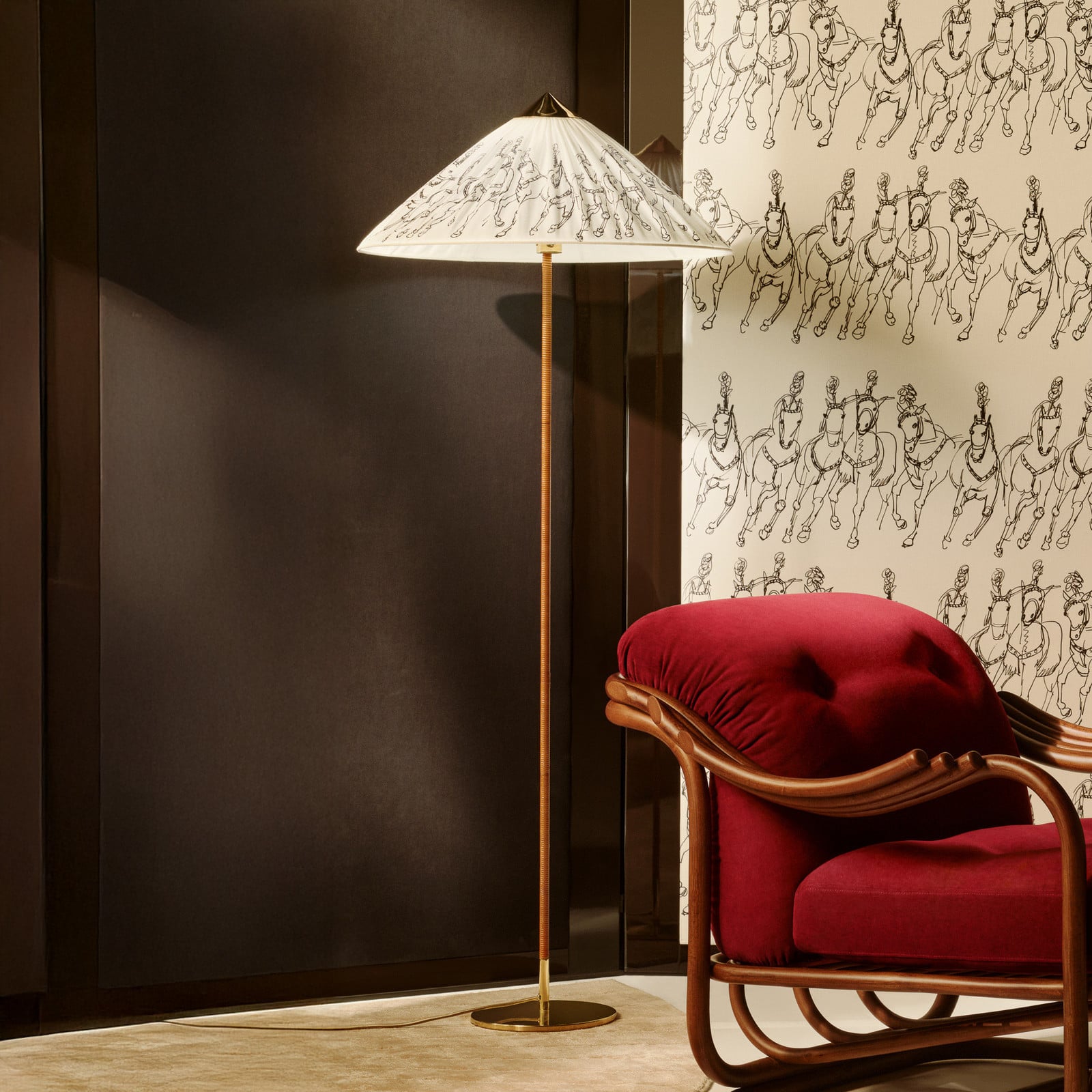 Gubi Garro Éditions Henry Moore vloerlamp met textiel kap