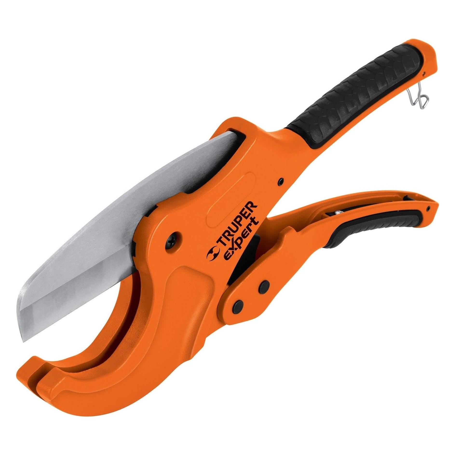 Truper Scissors for plastic pipes. Robust metal housing, stainless steel blade, for pipes up to 63 mm. The (300 mm) (COT-PVC-X)
