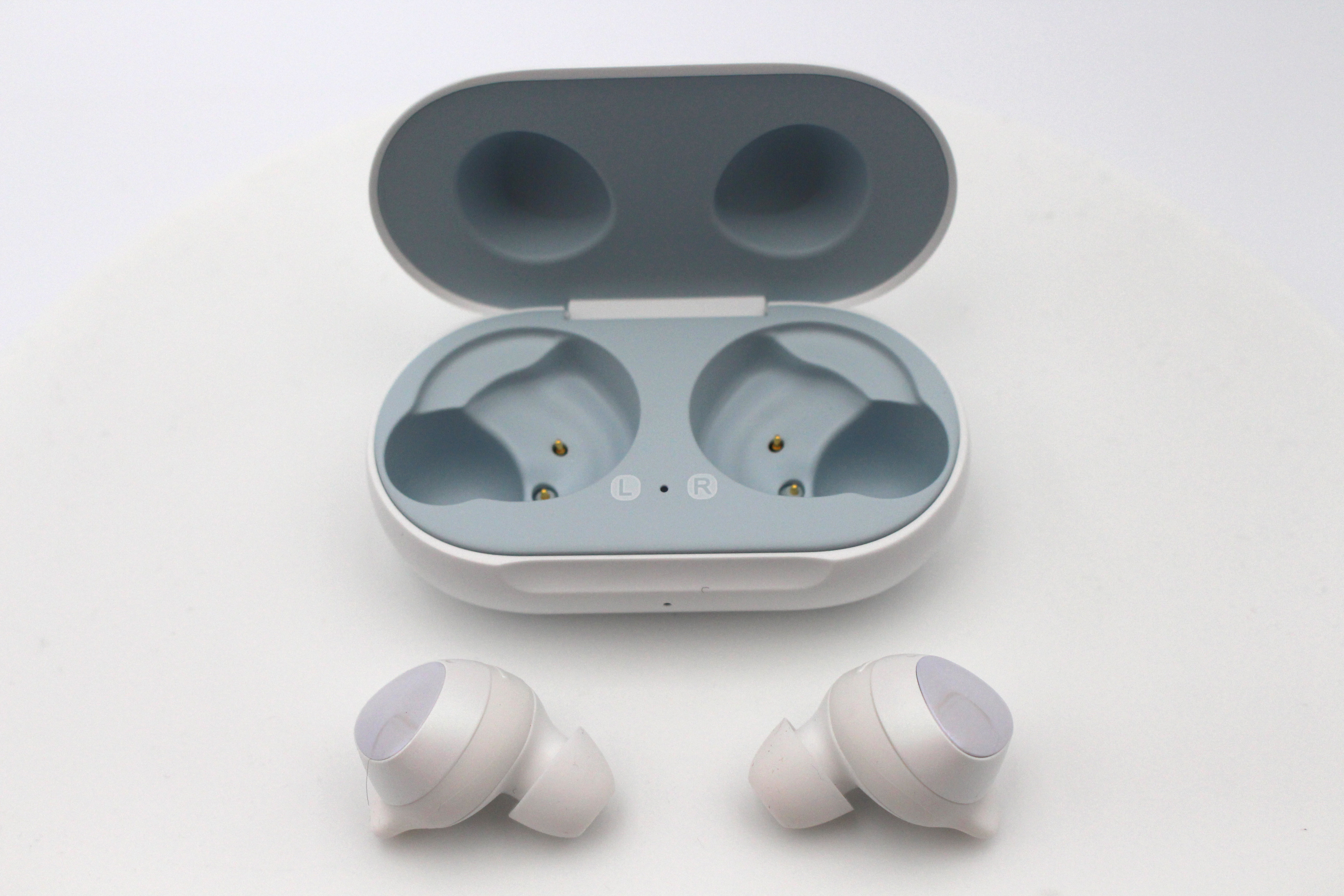 Samsung Galaxy Buds, Bluetooth Headset weiß mit kompakter, wiederaufladbarer, kabelloser Ladebox