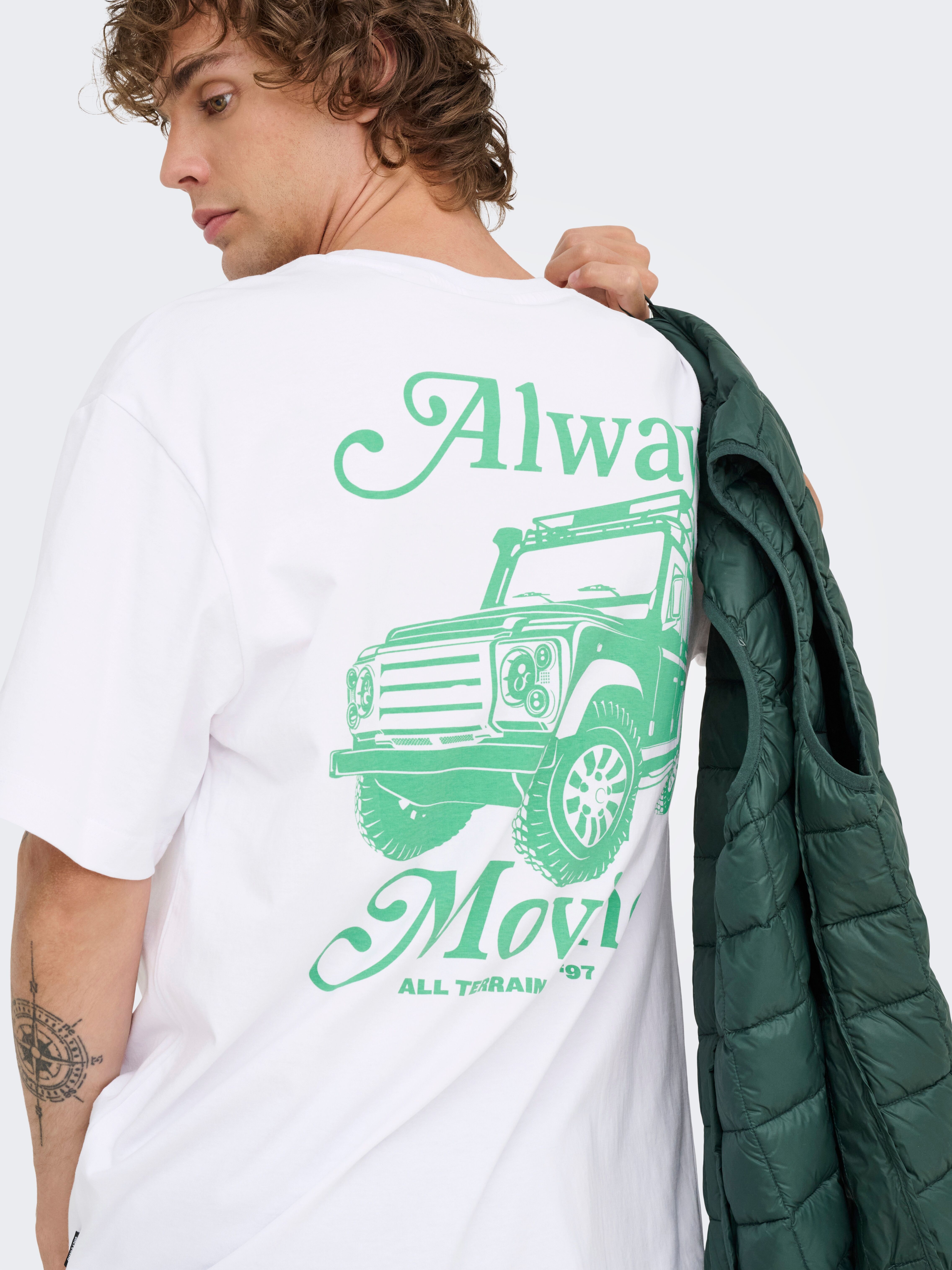 T-Shirt ONLY & SONS "ONSNATHAN RLX SS TEE NOOS", Herren, Gr. L, weiss (hellweiß print:always moving), Jersey, Obermaterial: 100% Baumwolle, bedruckt, relaxed fit normal, Rundhals, Shirts T-Shirt, Baumwolle, relaxed fit hellweiß print:always moving L