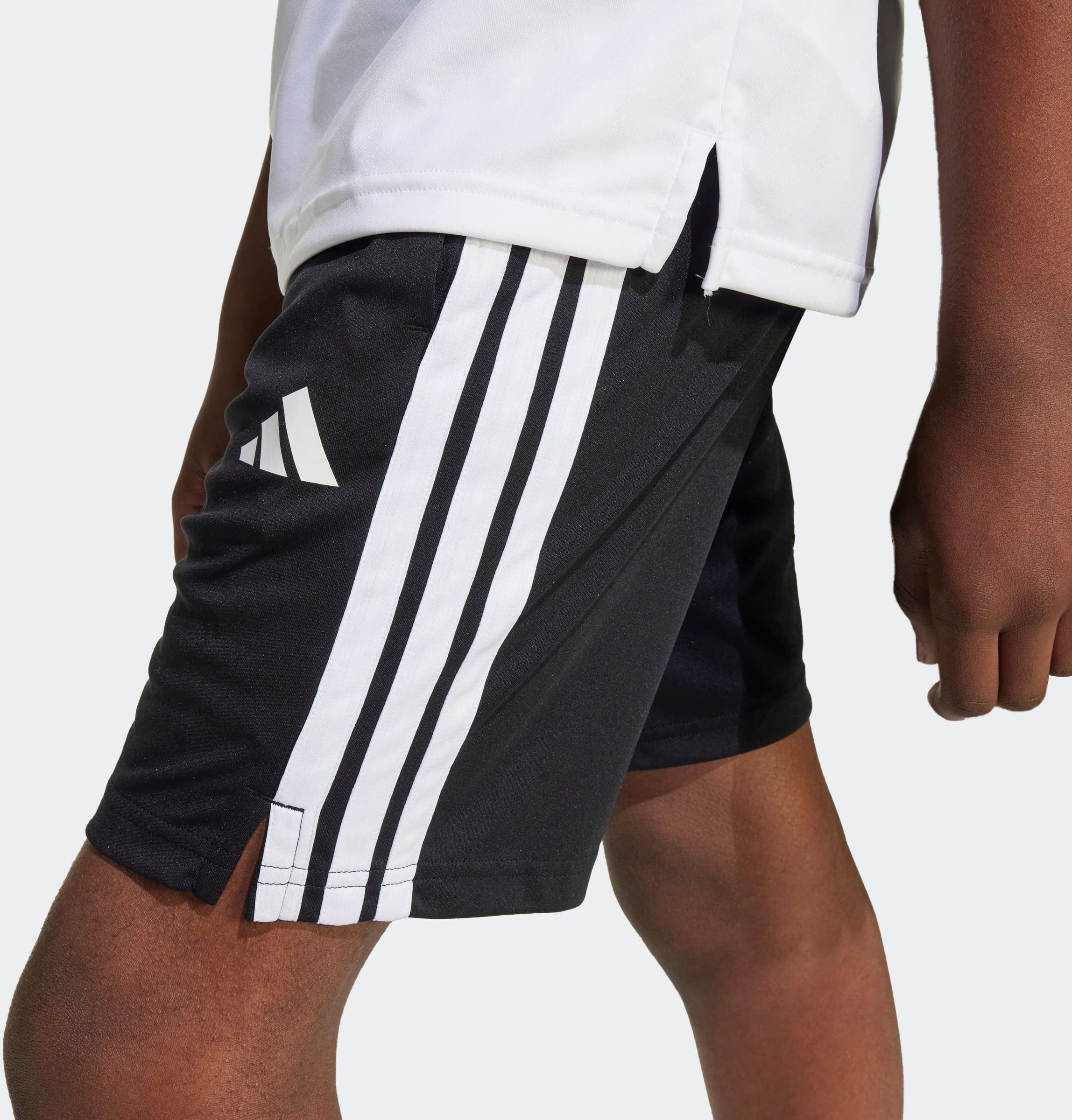Shorts ADIDAS SPORTSWEAR "TRAIN ESSENTIALS 3-STREIFEN KIDS", Jungen, Gr. 116, N-Gr, schwarz-weiß (schwarz, weiß,), Obermaterial: 100% Polyester, Hosen Shorts
