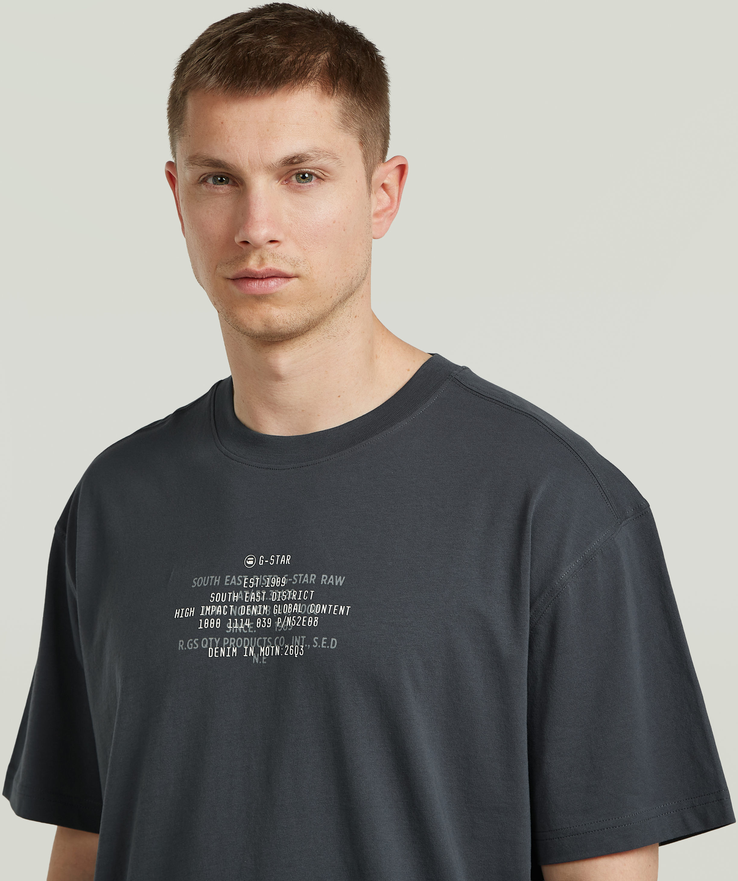 T-Shirt G-STAR "Multi Text Relaxed", Herren, Gr. S, grau (india ink), Jersey, Obermaterial: 100% Baumwolle, bedruckt, unifarben, relaxed fit hüftbedeckend, Rundhals, abgesteppte Kante, Shirts T-Shirt india ink S