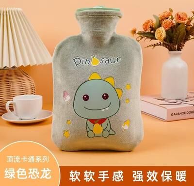 Inspired Finds Thick PVC Insulated Hot Water Bottle Explosion Proof For Long Lasting Warmth And Hot Cold Therapy 0.5 Liter green