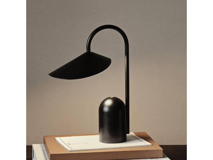 Arum Portable Tischleuchte IP44 Black - Ferm Living - Terrasse - Design - Metall - Einflammig