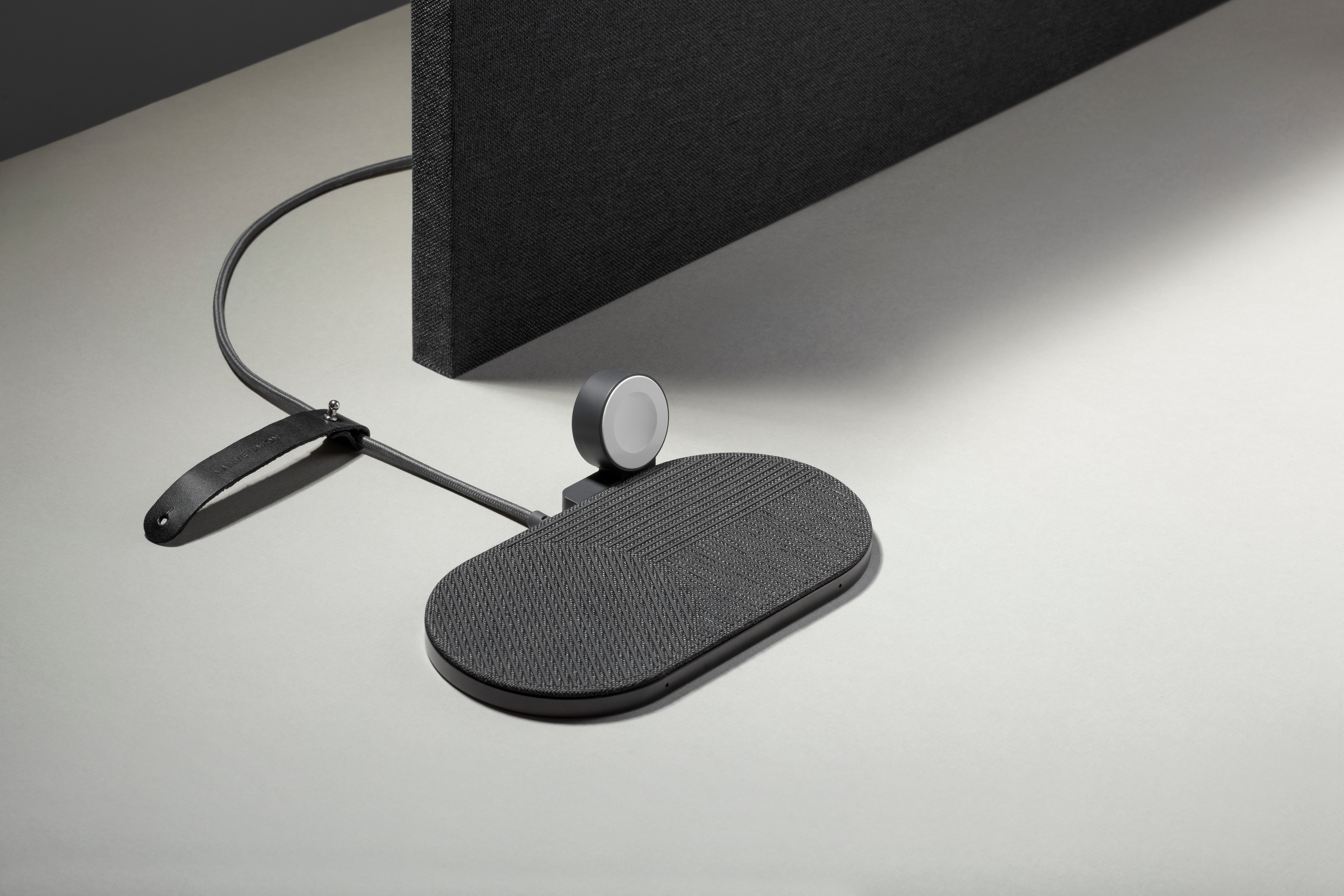 Native Union Drop XL 10W Wireless Charging Pad Watch Edition Slate Gray