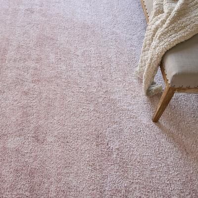 EXQUISITE RUGS Plush Hand-knotted Pink Area Rug.