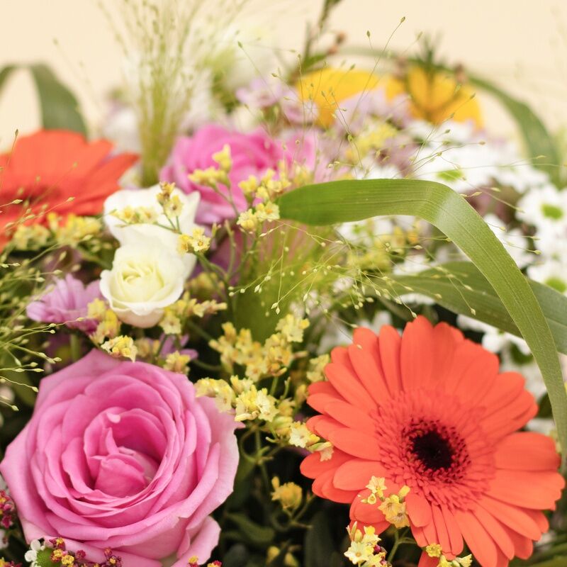 Bouquet du fleuriste multicolore et sa bulle d'eau - Livraison de fleurs - Interflora