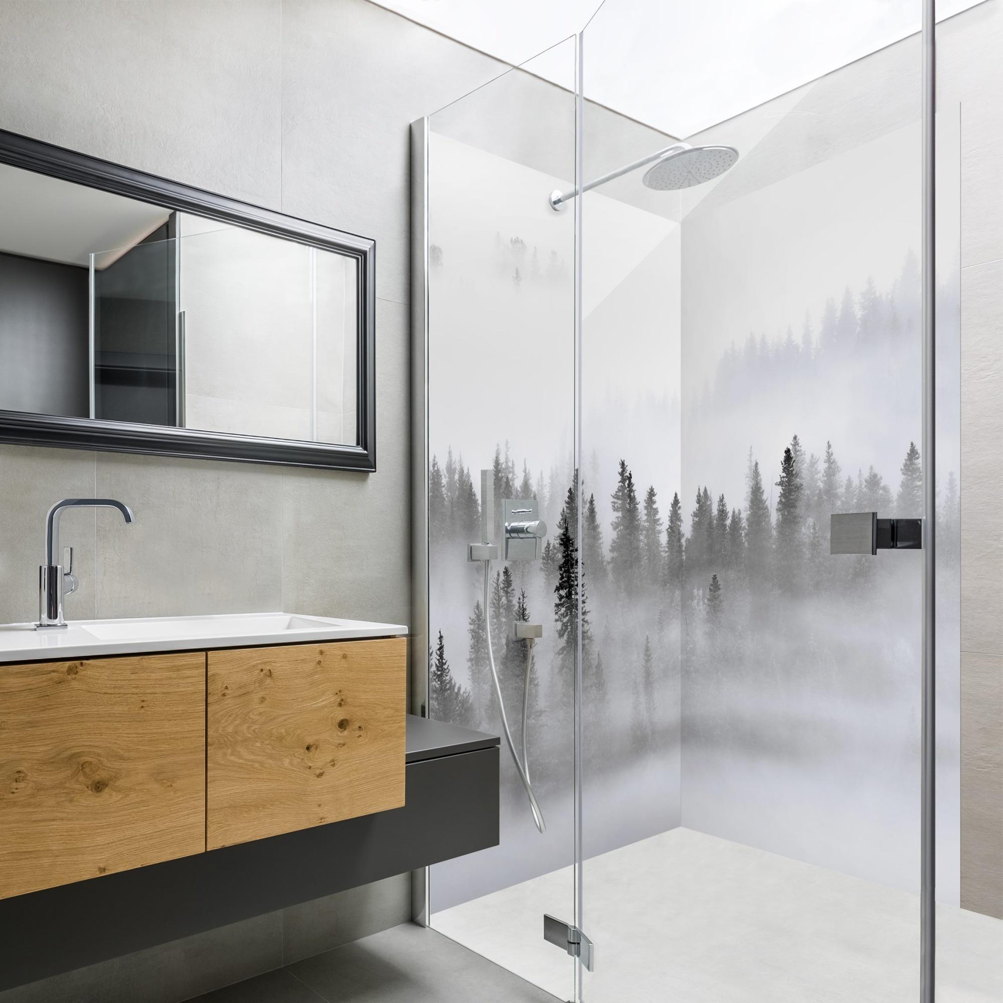 Duschrückwand Wald selbstklebend - 0.35 mm Wandpaneel wasserfest Wald schwarz weiss Motiv Badrückwand fugenlos Smart matt 110x210 cm