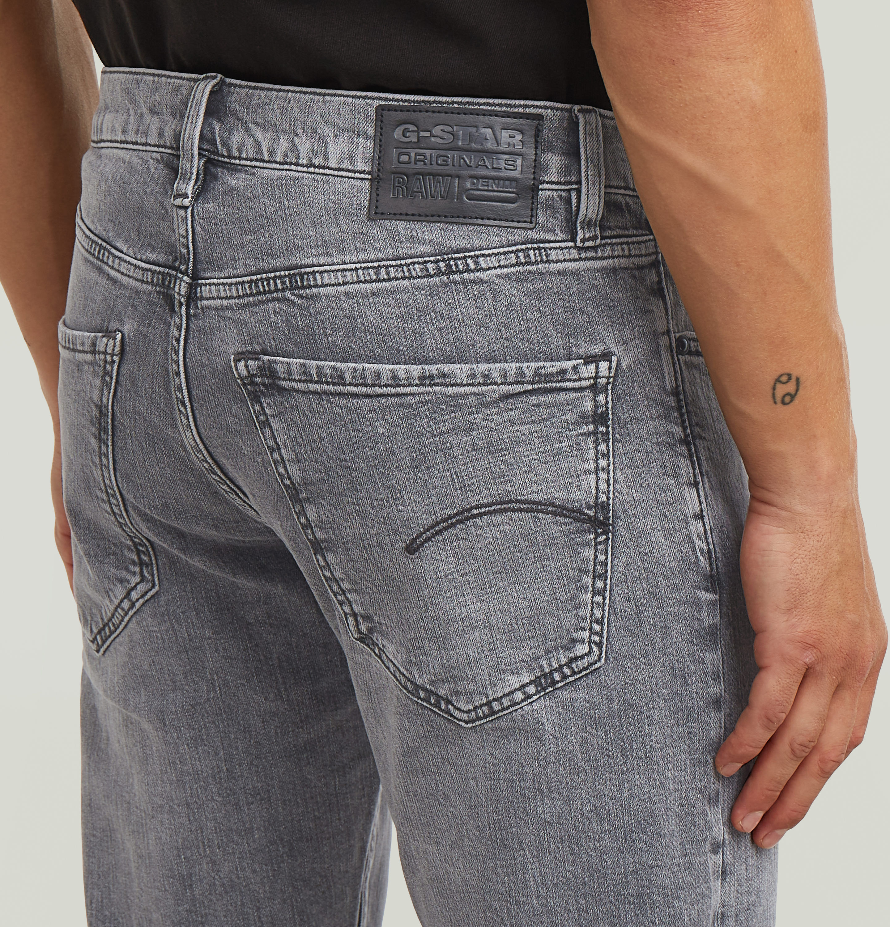 Straight-Jeans G-STAR "Mosa Straight", Herren, Gr. 30, Länge 32, grau (faded grau neblina), Denim/Jeans, Obermaterial: 98% Baumwolle, 2% Elasthan, straight fit normal, Jeans Straight-Jeans, mit hellen Nähten faded grau neblina 30, Länge 32