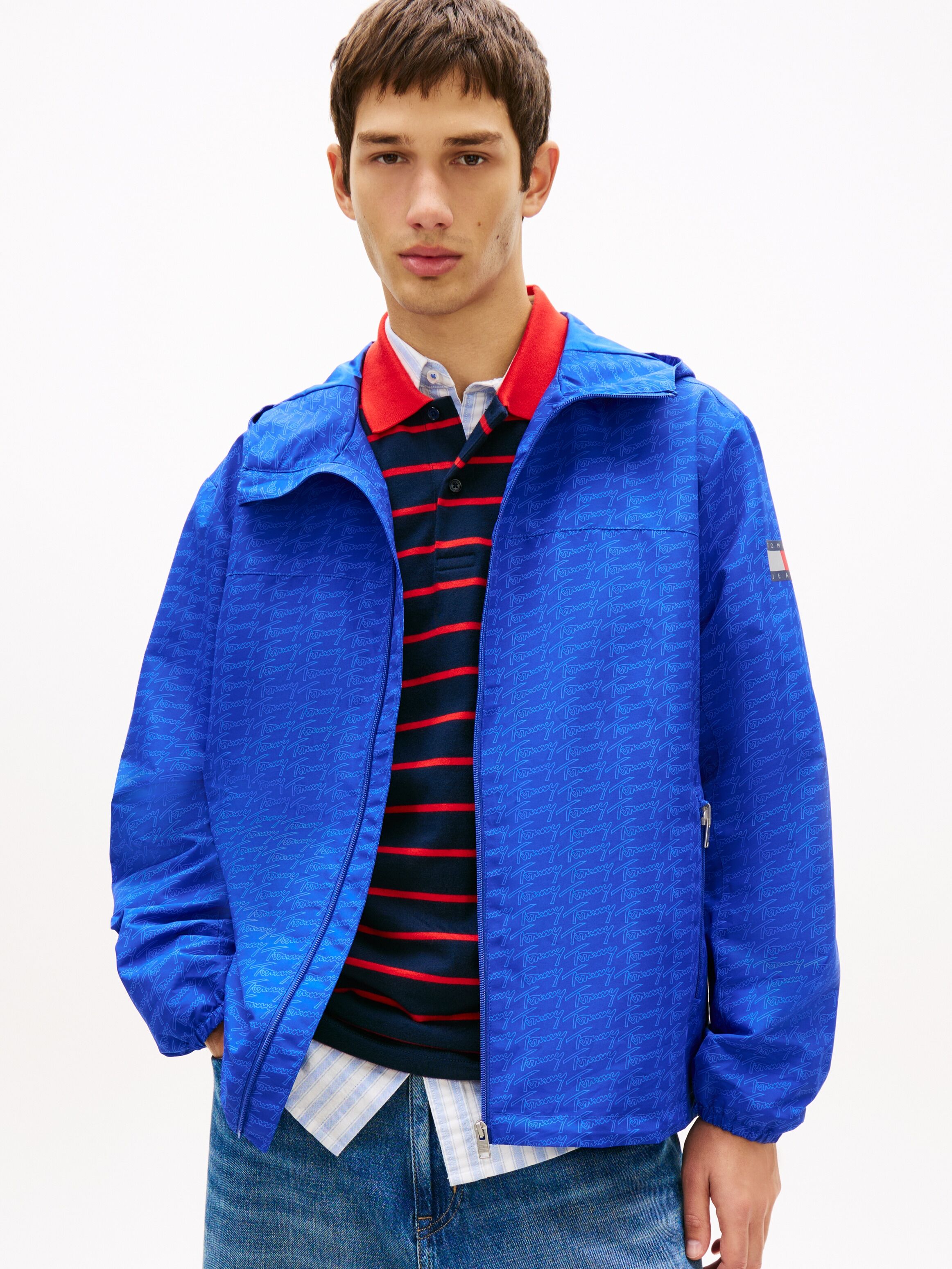 Windbreaker TOMMY JEANS "TJM AOP PACKABLE", Herren, Gr. M, blau (fizzy blau), Web, Obermaterial: 100% Polyester, regular fit, elastischer Bund, Jacken Windbreaker, wasserabweisend, winddicht, verstaubar fizzy blau M