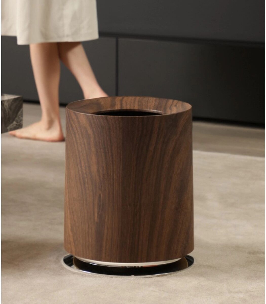 INF Leichter Luxus Holzmaserungs-Optik Mülleimer – PET+ABS+PP Doppelbehälter mit abgewinkelter offener Oberseite und Holzfarbe
