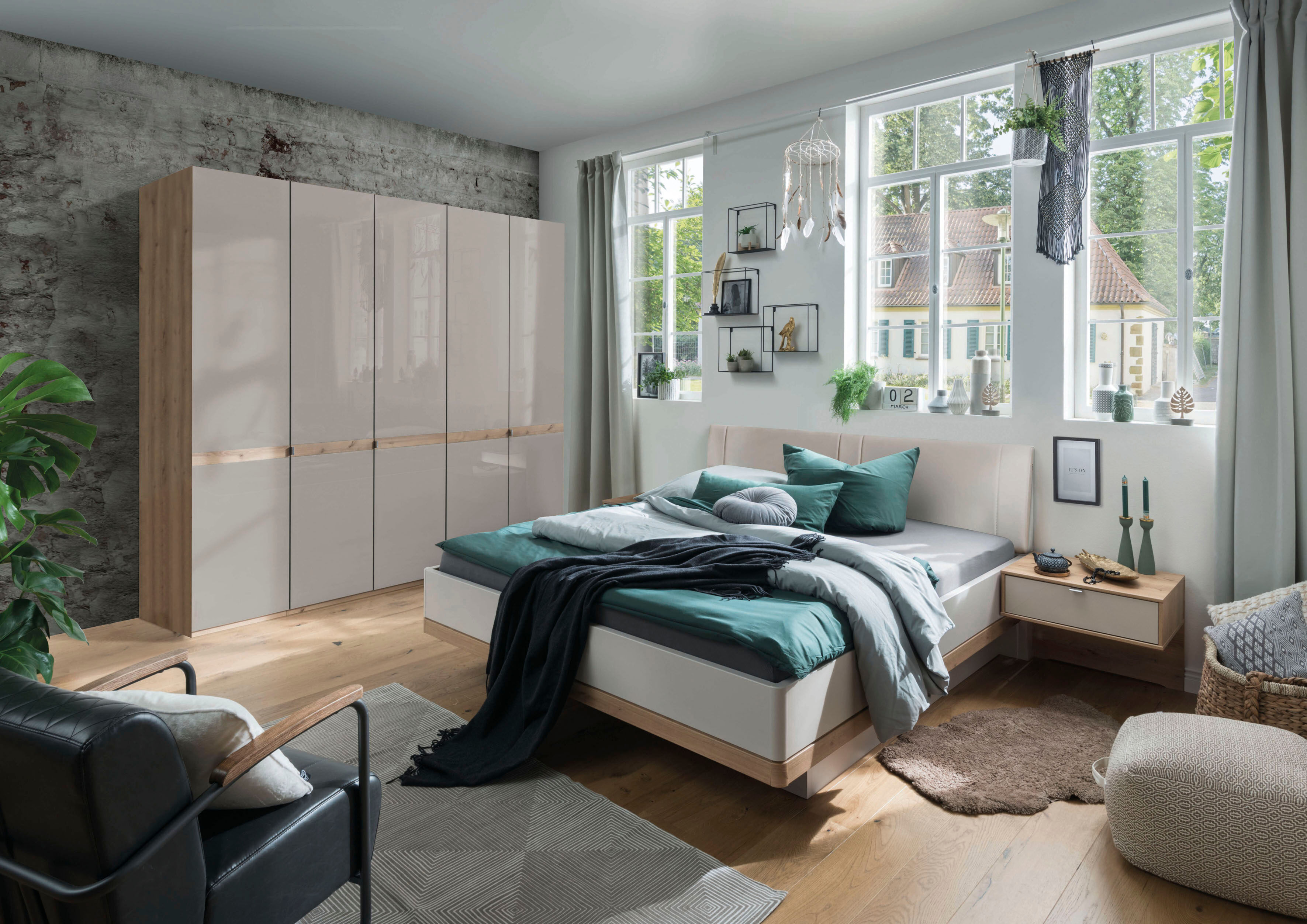 Futonbett WIEMANN "Barcelona", braun (champagner, bianco, eiche, nachbildung), B:189cm L:215cm, Betten, Futonbett, schwebendes Fussteil mit seitlicher Verblendung champagner, bianco, eiche, nachbildung Liegefläche Länge B: 200cm x 180cm, Höhe Bettseite: 4