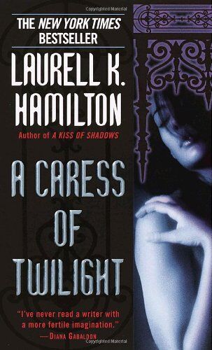 Hamilton, Laurell K. - A Caress of Twilight (Meredith Gentry Novels) - Preis vom 10.10.2026 11:48:34 h