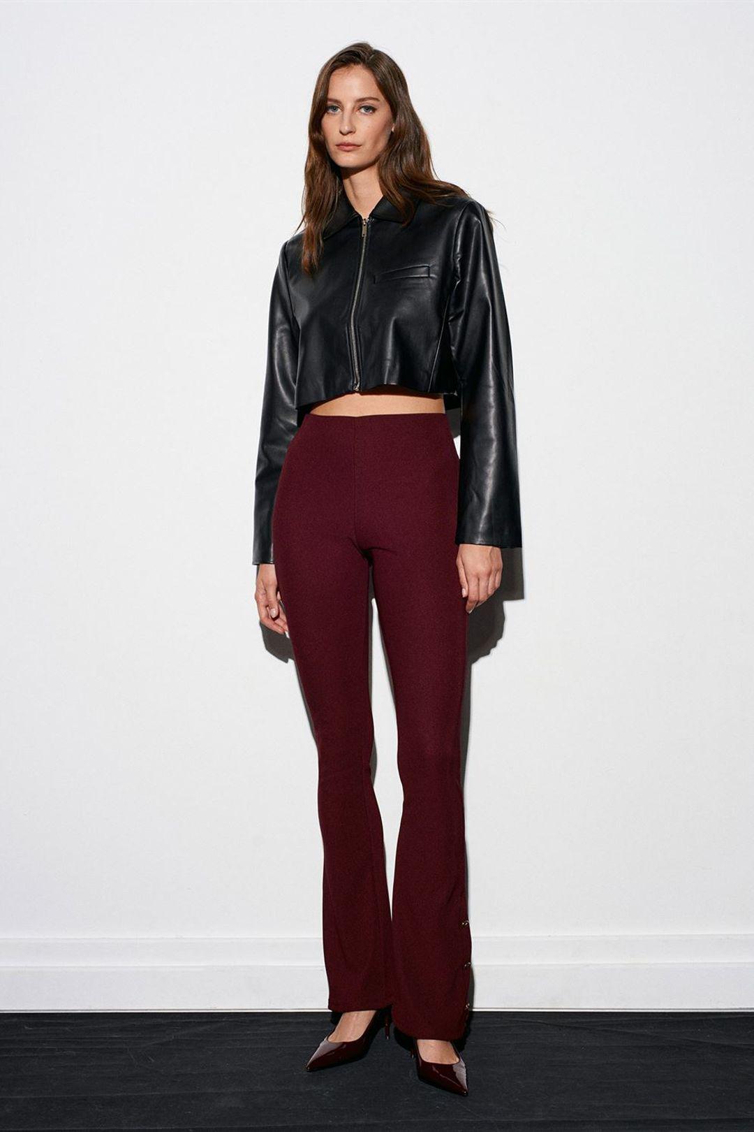 Hoog-getailleerde flare leggings met knoopdetail