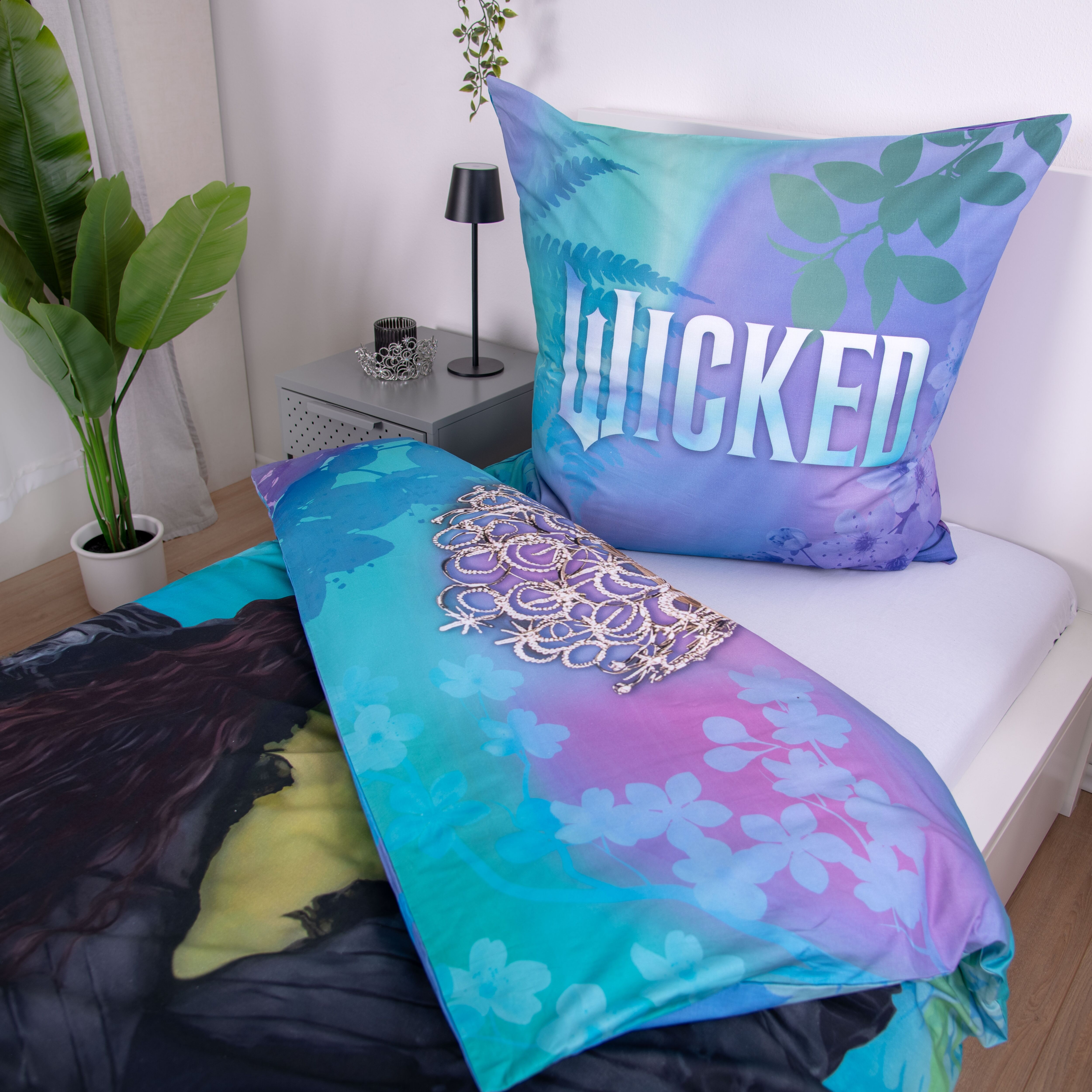 Wendebettwäsche WICKED "Wicked", bunt, B/L: 135cm x 200cm, 1 Stk., 1 Stk., Renforcé, B/L: 80cm x 80cm, 2 Stk., Renforcé, Obermaterial: 100% Baumwolle, Bettwäsche, Wendebettwäsche, mit magischen Motiven bunt B/L: 135cm x 200cm, 1 Stk., 1 Stk., Renforcé, B/