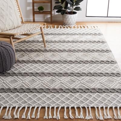 SAFAVIEH Handmade Natura Barteldina Wool Rug