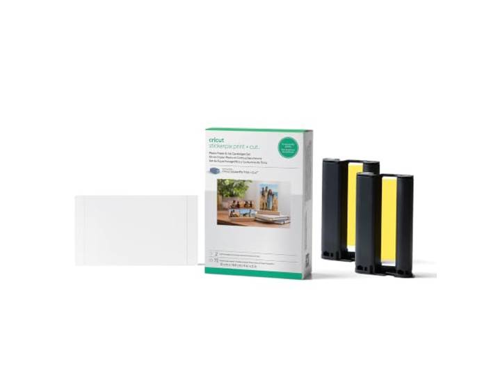 Cricut StickerPix Print + Cut™ Papier Photo & Cartouches d'encre - Set Pour Cricut StickerPix Print + Cut. Contient 2 cartouches d'encre + 72 feuilles de papier photo blanc brillant. Pour 72