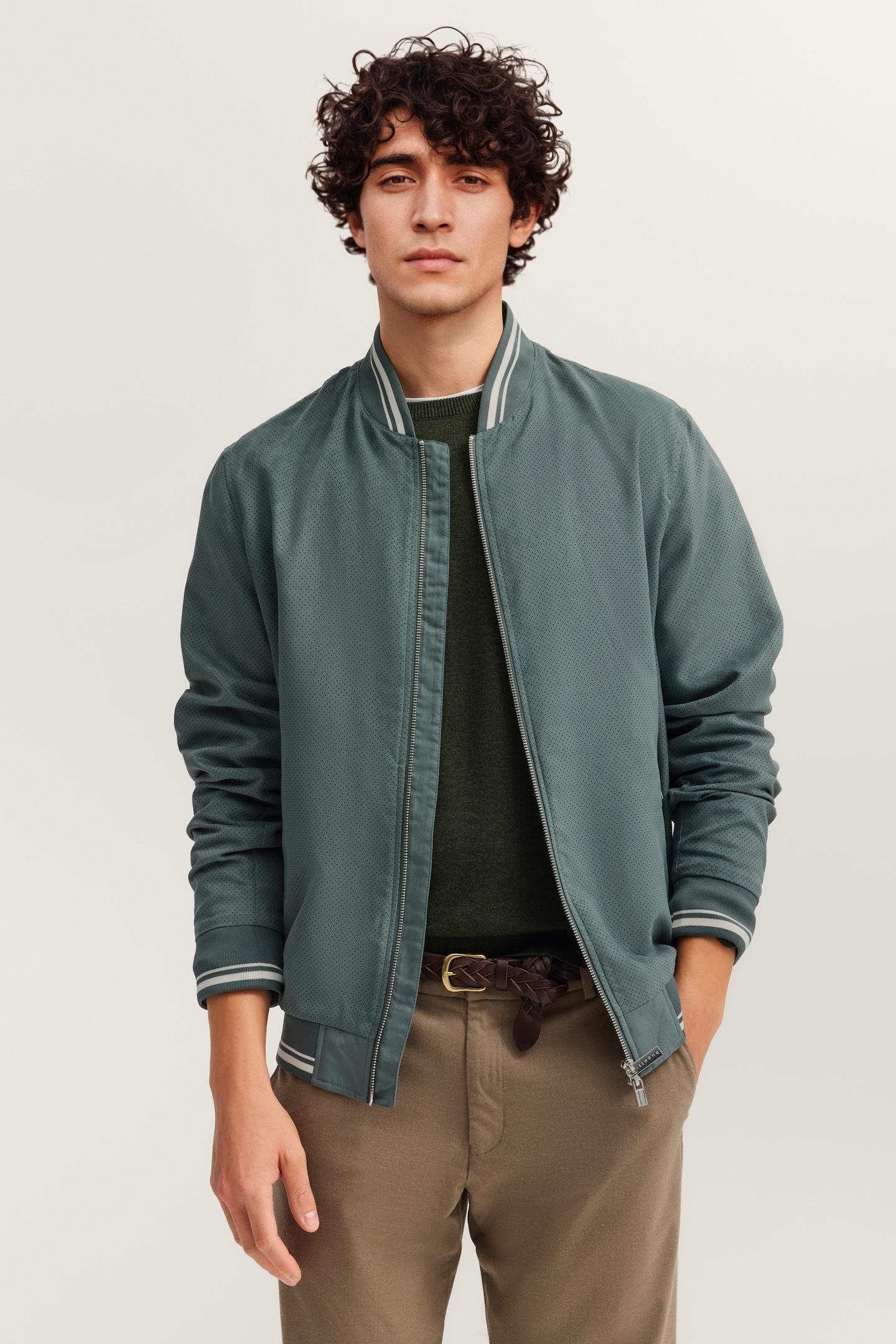 Bugatti Herren Collegeblouson wasserabweisend trotz leicht perforiertem Oberstoff