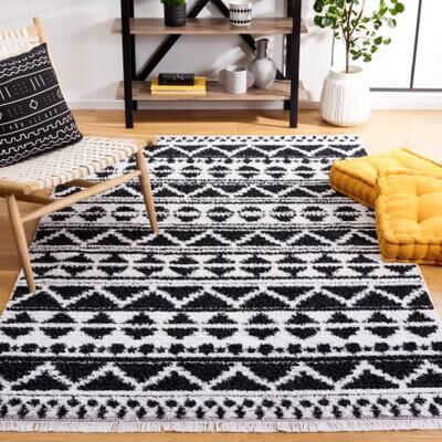 SAFAVIEH Augustine Ainikki Rustic Moroccan Fringe Rug