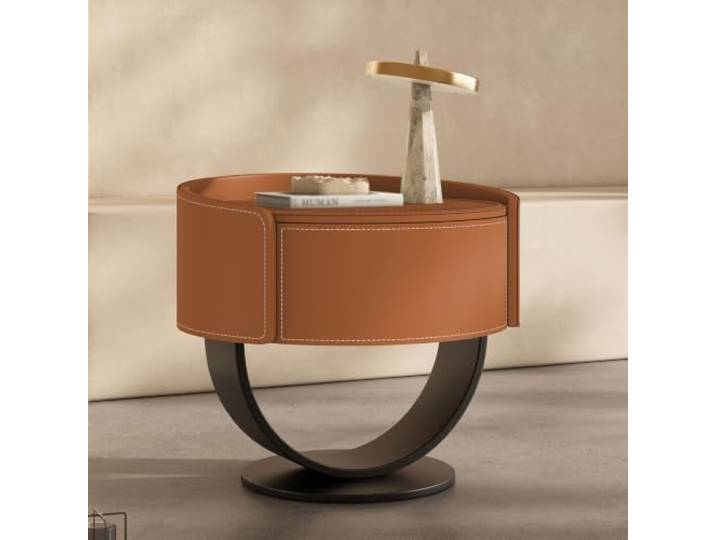 Moderner Runder Nachttisch Beistelltisch Aus Leder Mit 1 Schublade Ausgestellte Tischkante Metallfuß Für Wohnzimmer, Büro und kleine Räume(Orange)