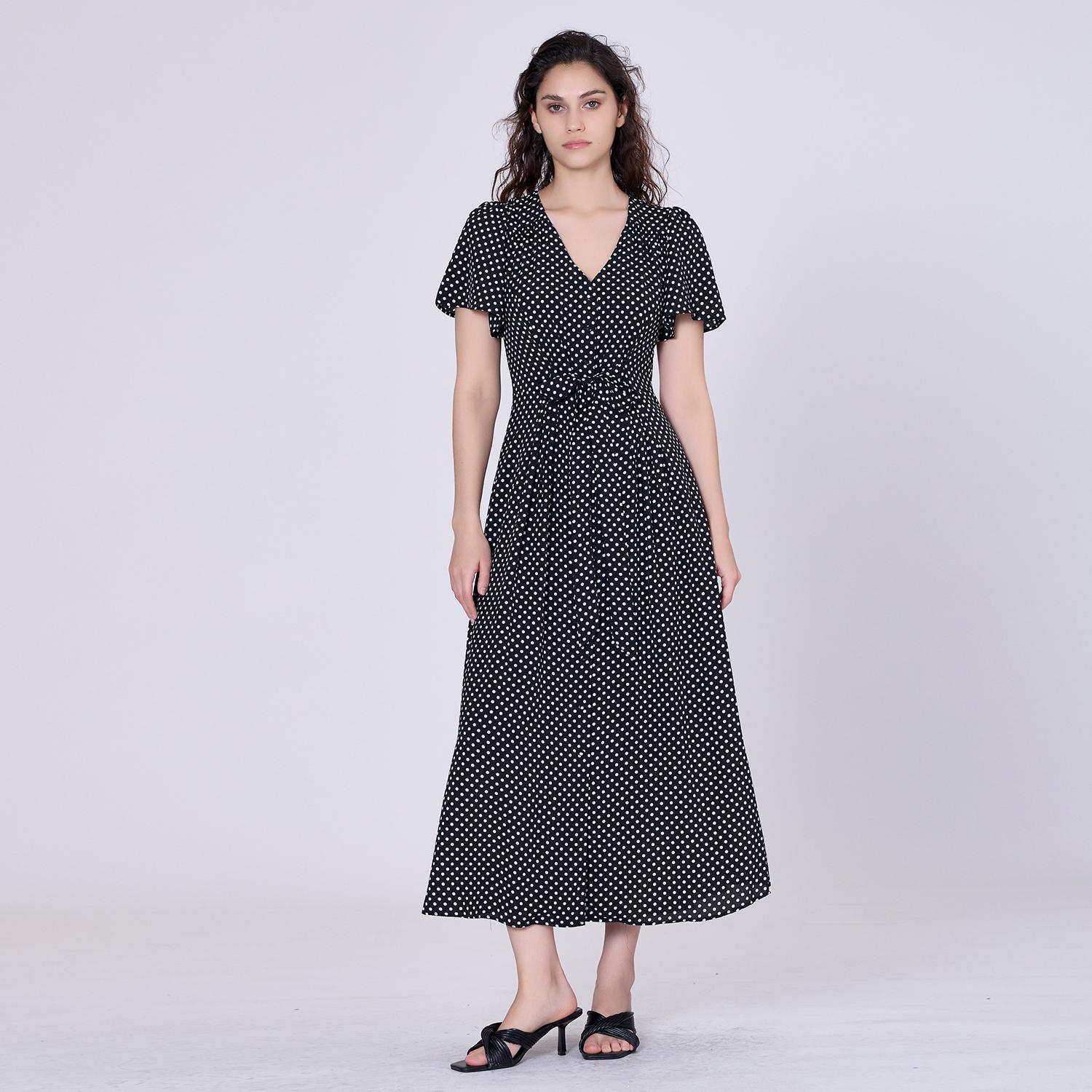 Ausgestelltes Hemdkleid mit Tupfen