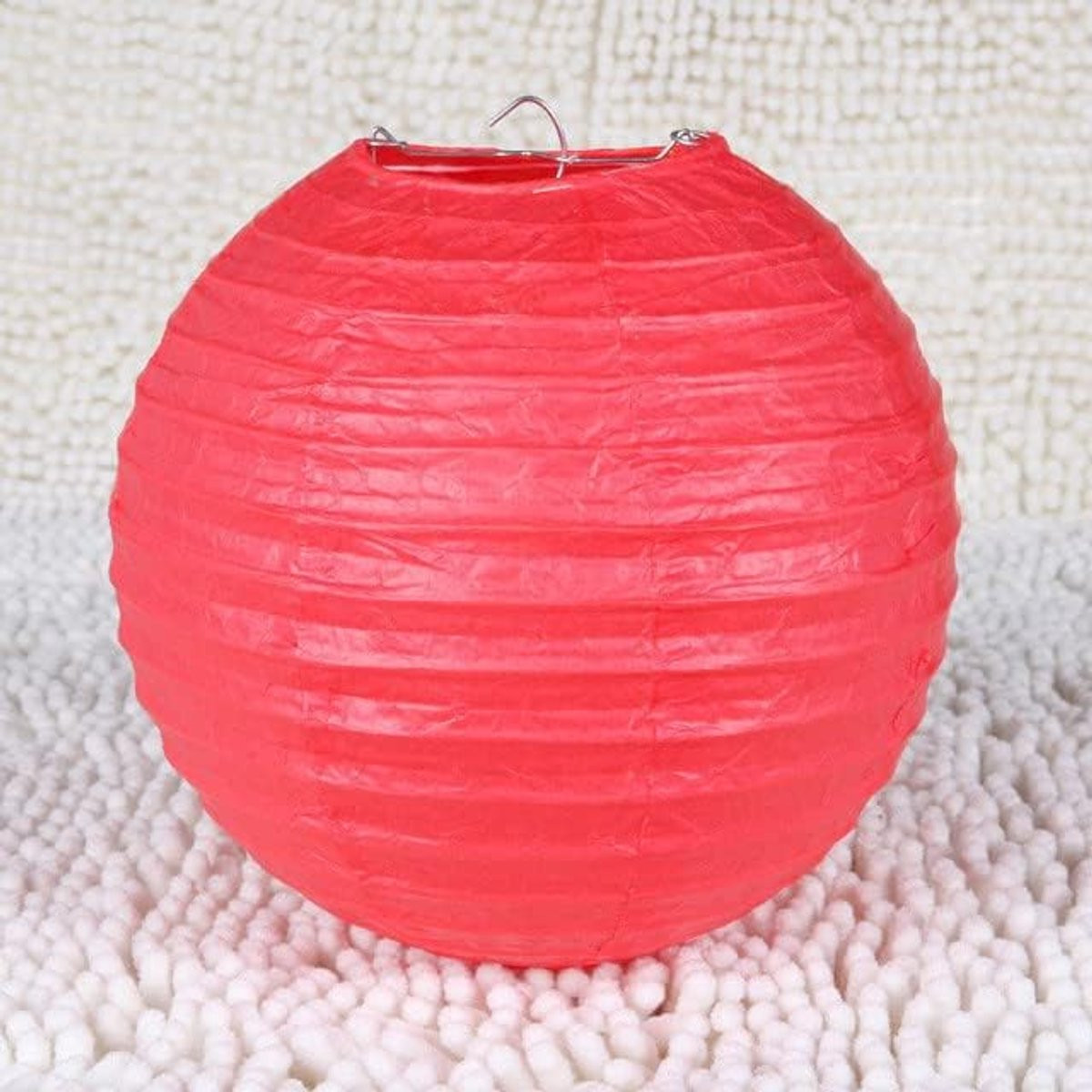 Witte papieren lantaarn decoratieve bal voor feestelijke decoratie