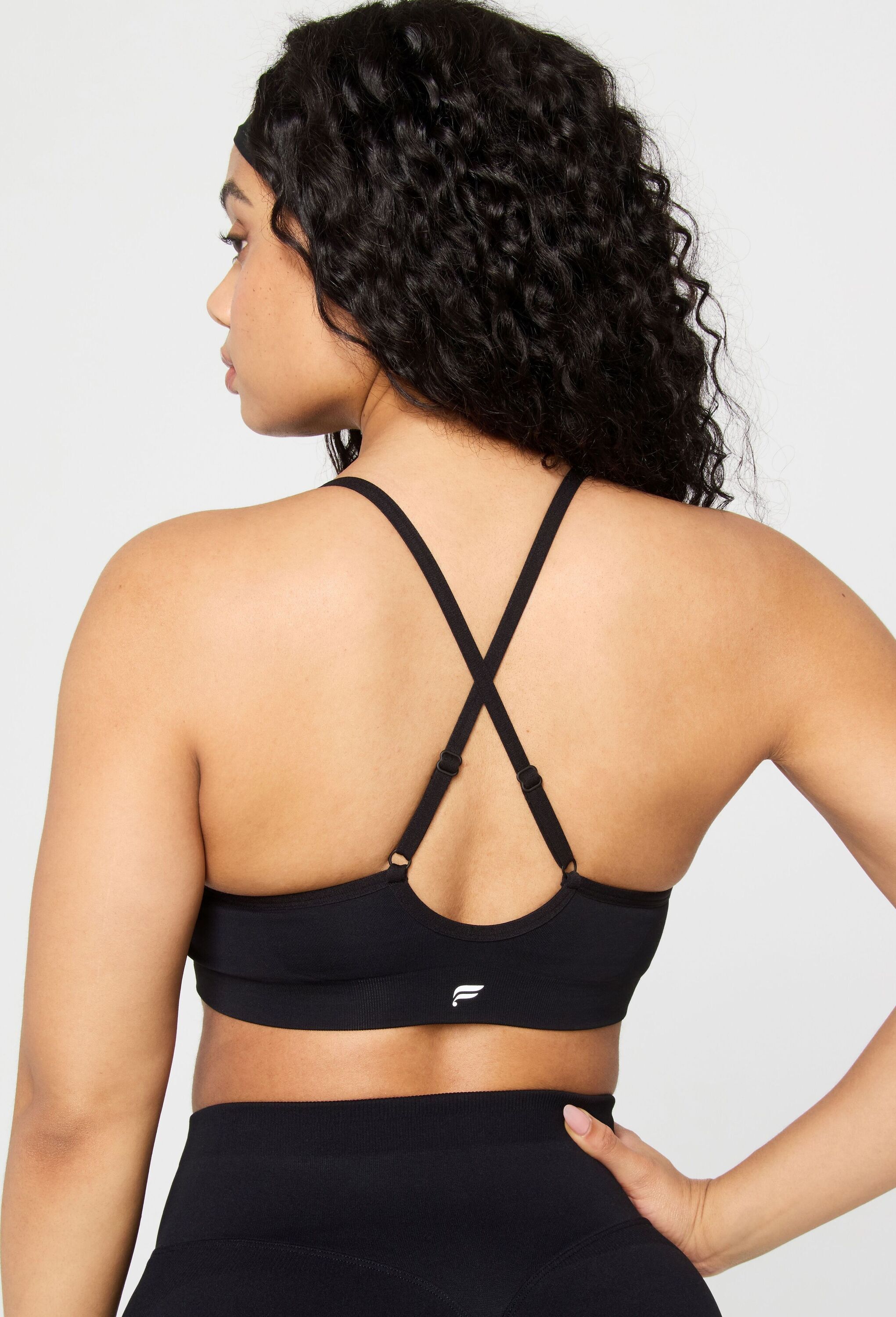 Sport-BH FABLETICS "Fabletics BH SLEEK SEAMLESS STRAPPY LOW IMPACT BRA", Damen, Gr. S, schwarz, Casual, BHs Sport-BH, mit Rundhalsausschnitt