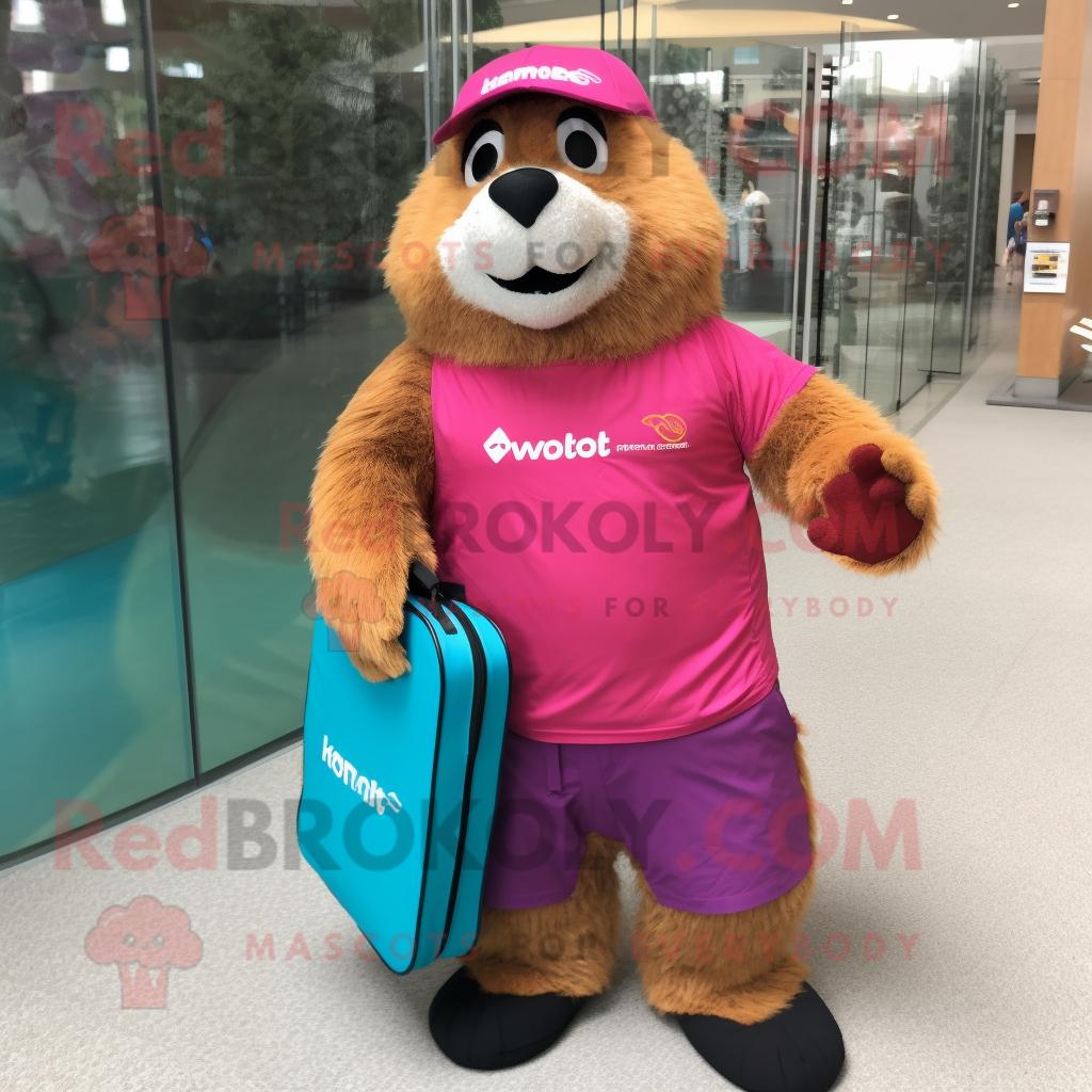 Magenta-Marmot REDBROKOLY Maskottchen kostüm mit Boardshorts und Clutch-Taschen