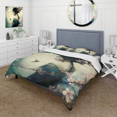 DESIGN ART "Designart ""Vintage Japanese Woman With Cherry Blossoms"" Black Glam - Bedding Set With Shams"