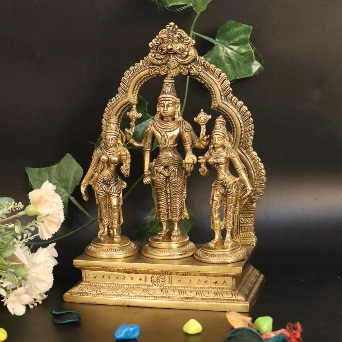 Messing Vishnu Beeld - Handgemaakt Godenbeeldje voor Puja Decoratie - Hoogte: 255 cm