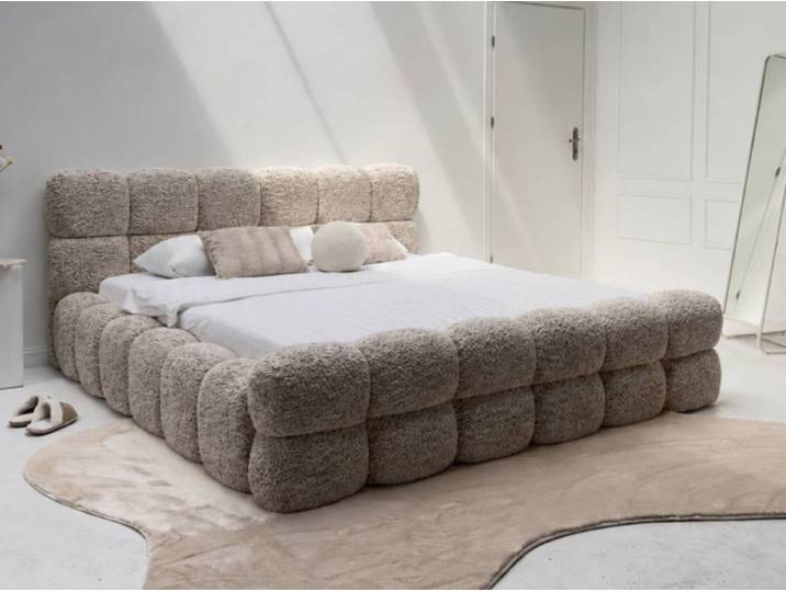 yourhouse24 Polsterbett Design-Bett im Cloud-Look – Hohes Fußteil, Bouclé-Stoff, Bubble-Optik & Japandi