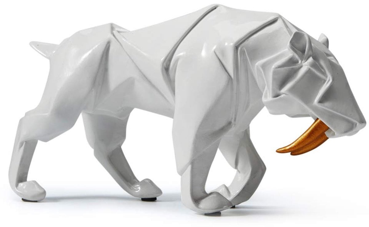 Omgoods Saber Tanden Tijger Sculptuur - Moderne Kunst voor op Tafel