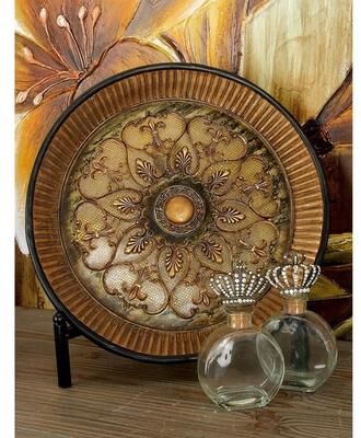 ARCILLA ELEMENTAL Gold Polystone Embossed Detail Scroll Charger with Stand