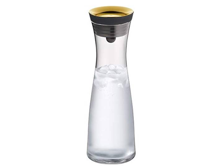WMF Basic Wasserkaraffe aus Glas 1 Liter, Glaskaraffe mit Deckel, Silikondeckel, Wasserkaraffe mit Deckel, CloseUp-Verschluss, Karaffe goldener Deckel