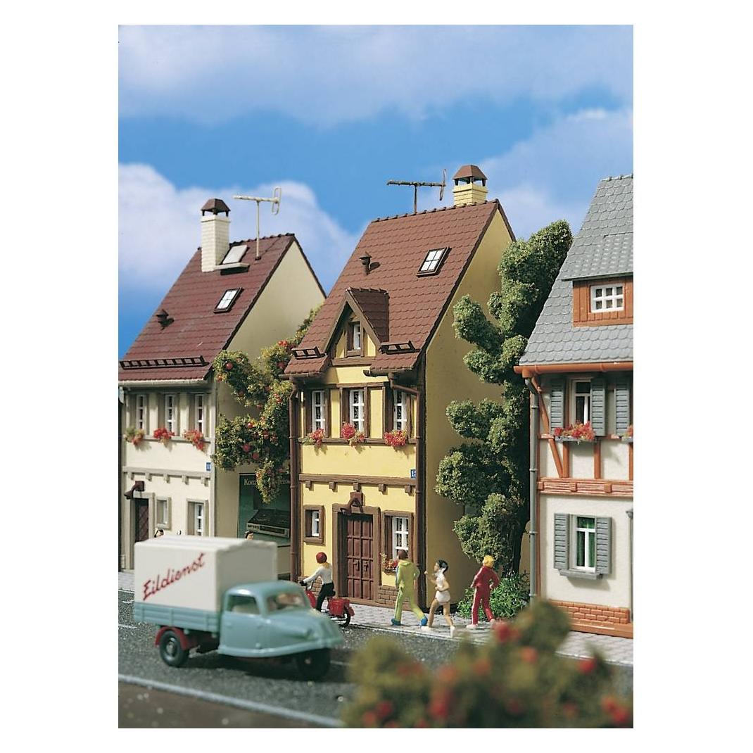 Vollmer 43671 H0 Wohnhaus Bahnhofstras (43671)