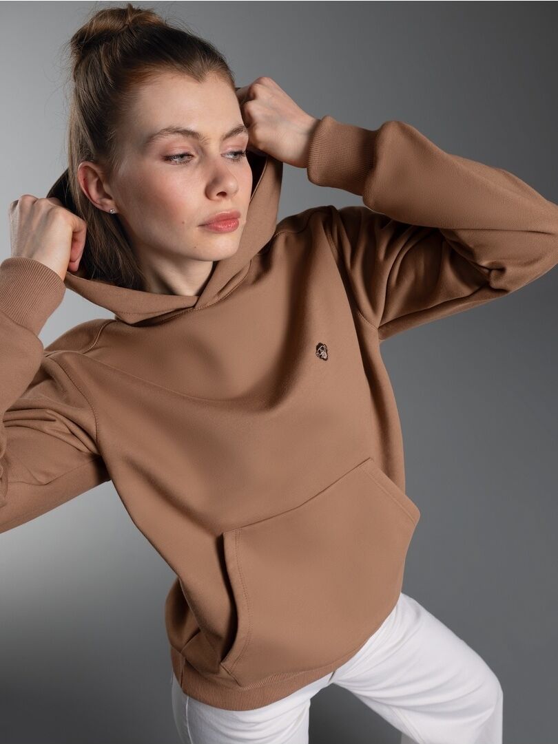 Sweatshirt TRIGEMA "TRIGEMA Hoodie mit Affe Charly-Stickmotiv", Damen, Gr. S, braun (haselnuss), Sweatware, 70% Baumwolle, 30% Polyester, Basic, ohne Ausschnitt, Sweatshirts Sweatshirt haselnuss S