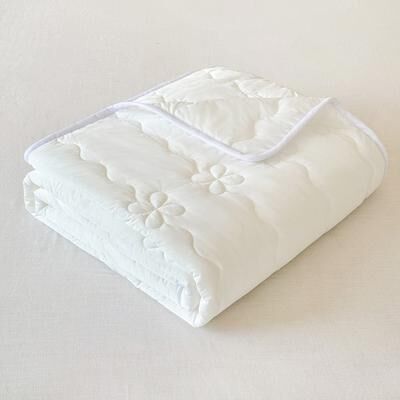 Shop Station Pink Summer Cooling Blanket Lightweight Breathable Quilt & Air Conditioning Comforter white 39.37 59.06 In