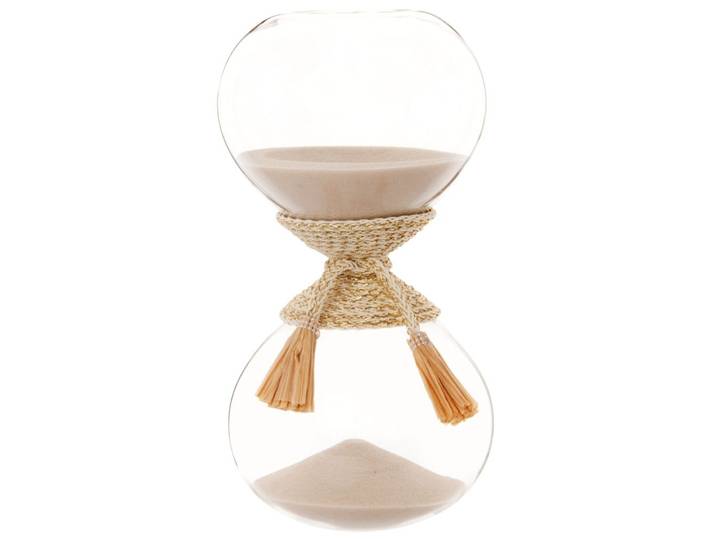 Sanduhr aus Glas mit beigem Sand und Bastdetails