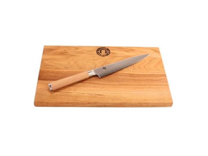 KAI Shun Classic White Set – Allzweckmesser DM-0701W 15 cm, Damastmesser VG10, japanisches Messer ultrascharf, rostfrei, Pakkaholz-Griff + Schneidebrett Eiche 30×20 cm für präzises Schneiden