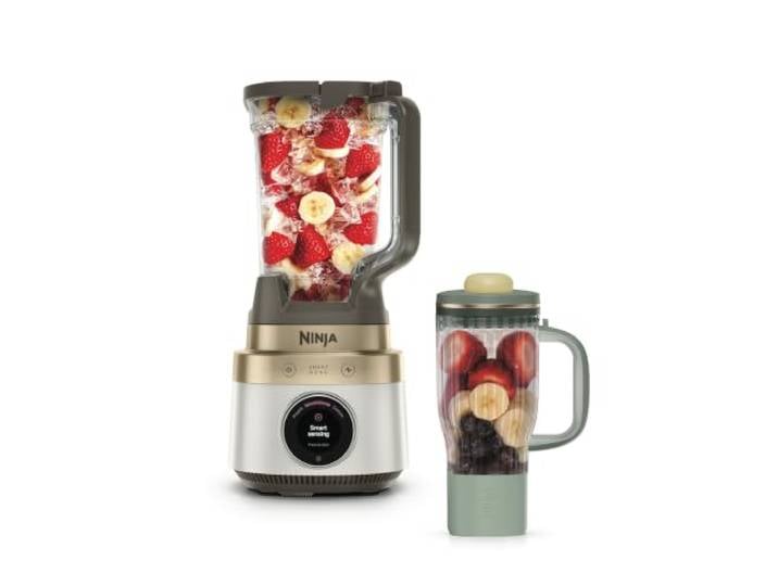 Ninja CrushBOSS 2-in-1 Mixer, 1200 Watt, SmoothSense, 3 intelligente Voreinstellungen, XL Becher (2,1 l), BlendBOSS-Becher (710 ml) für unterwegs, zerkleinert Eis, Weiß u. Champagnerfarben, LB301EUWH