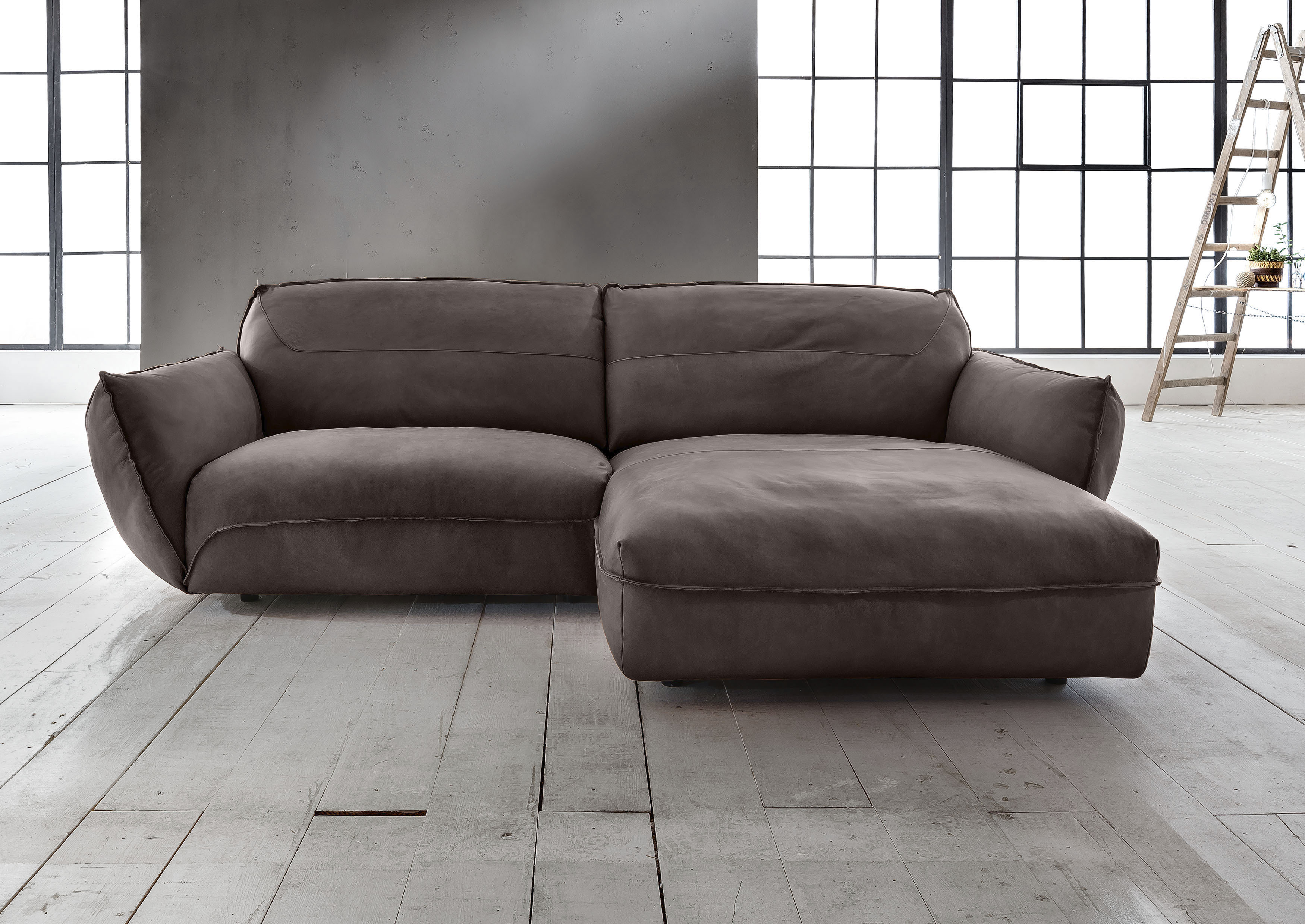 Ecksofa BETYPE "Be Type Be Chilled, Mega Sofa, Bezug: hochwertiges Anilinleder, L-Form", braun, B:260cm H:85cm T:180cm, AnilinLEDER Pallino gewachst (echtes Rindsleder) Das von südamerikanischen Rindern stammende Anilinleder wird in Fässern gefärbt. Natür