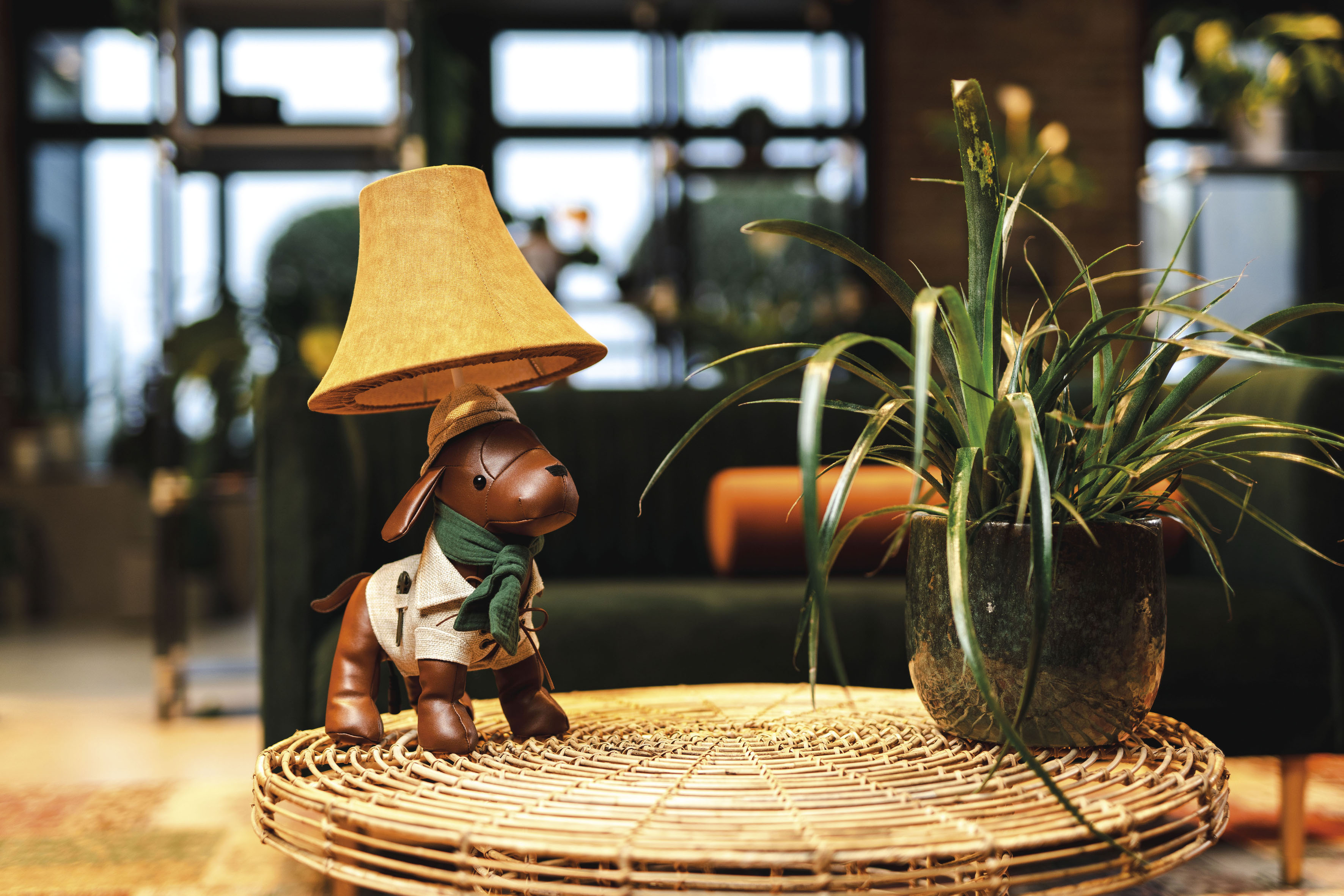 LED Tischleuchte "Spike der Jagdhund", bunt (braun, beige und grün), 1, H: 48cm, 1 Stk., HAPPY LAMPS FOR SMILING EYES, Leuchten, Hochwertig, Einzigartig, LED Tischleuchte