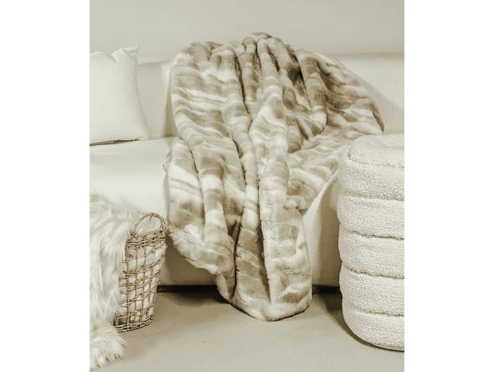 Plaid en fausse fourrure beige et blanche