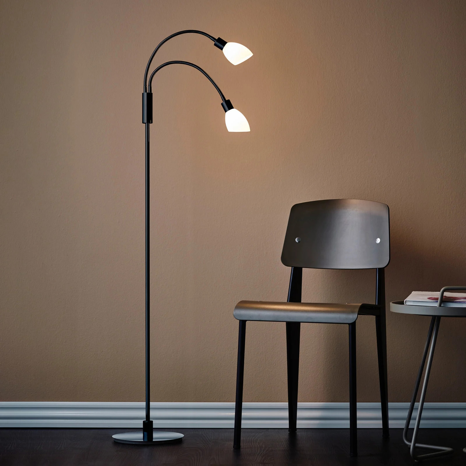 Herstal Cut 2 Vloerlamp Black/Opal voor de woonkamer