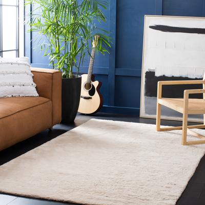 SAFAVIEH Faux Sheep Skin Llinos 2.4-inch Thick Rug