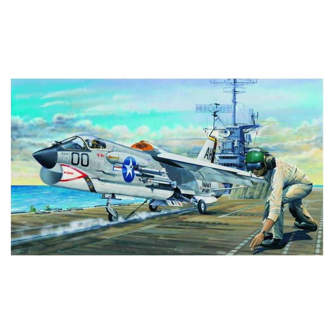 Trumpeter F-8E Crusader (02272)