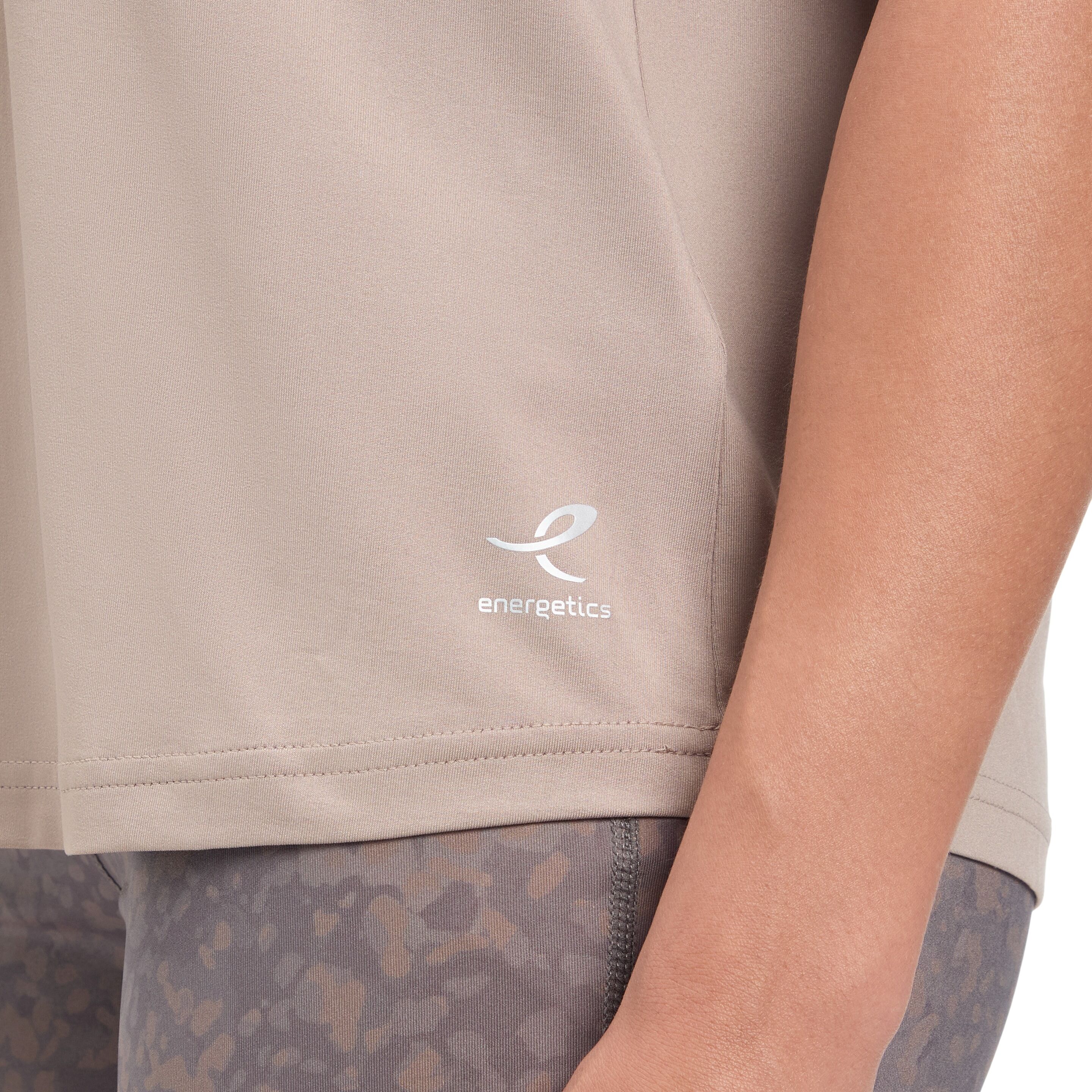 T-Shirt ENERGETICS "DA.-T-SHIRT GIANNA SHORT SLEEVE W", Damen, Gr. XS, braun smoke, Jersey, Obermaterial: 95% Polyester, 5% Elasthan, Rundhals, Shirts T-Shirt, mit längerem Schnitt hinten, aus Jersey, Loose Fit braun smoke XS