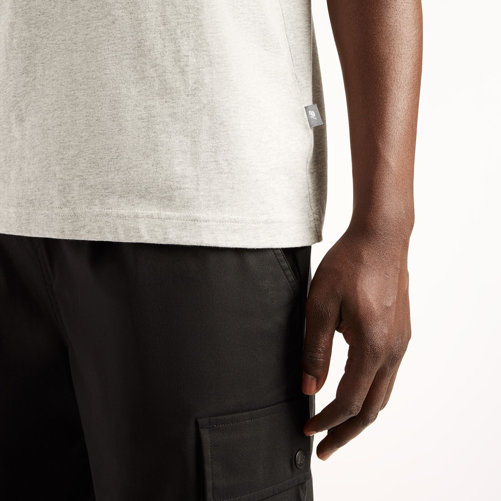 T-Shirt NEW BALANCE "WOVEN LABEL T-SHIRT", Herren, Gr. L, athletic grau, multi (agm), Obermaterial: 100% Baumwolle, Shirts T-Shirt, aus Baumwolle, auch in grossen Grössen athletic grau, multi (agm) L